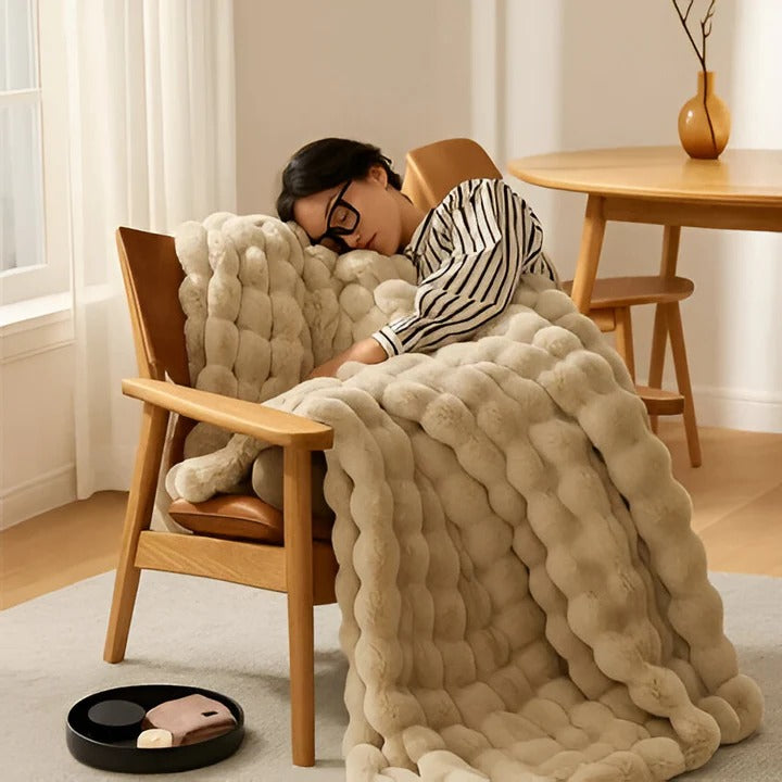Plush Sofa Blanket with Machine Washable Fabric
