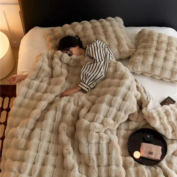 Plush Sofa Blanket with Machine Washable Fabric
