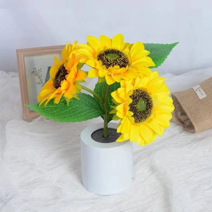 Sunflower Shaped LED Table Lamp with Warm Ambient Glow