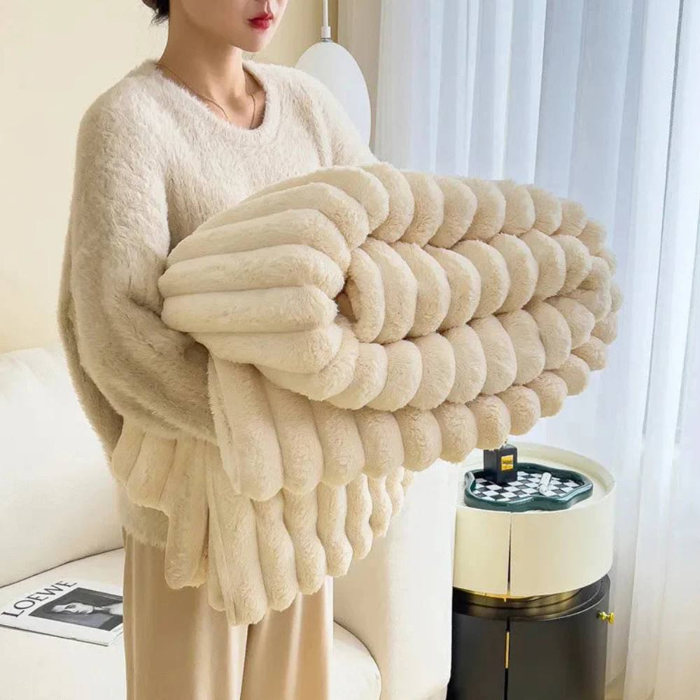 Faux Fur Warm Blanket, Soft and Luxurious Throw for Couch and Bed